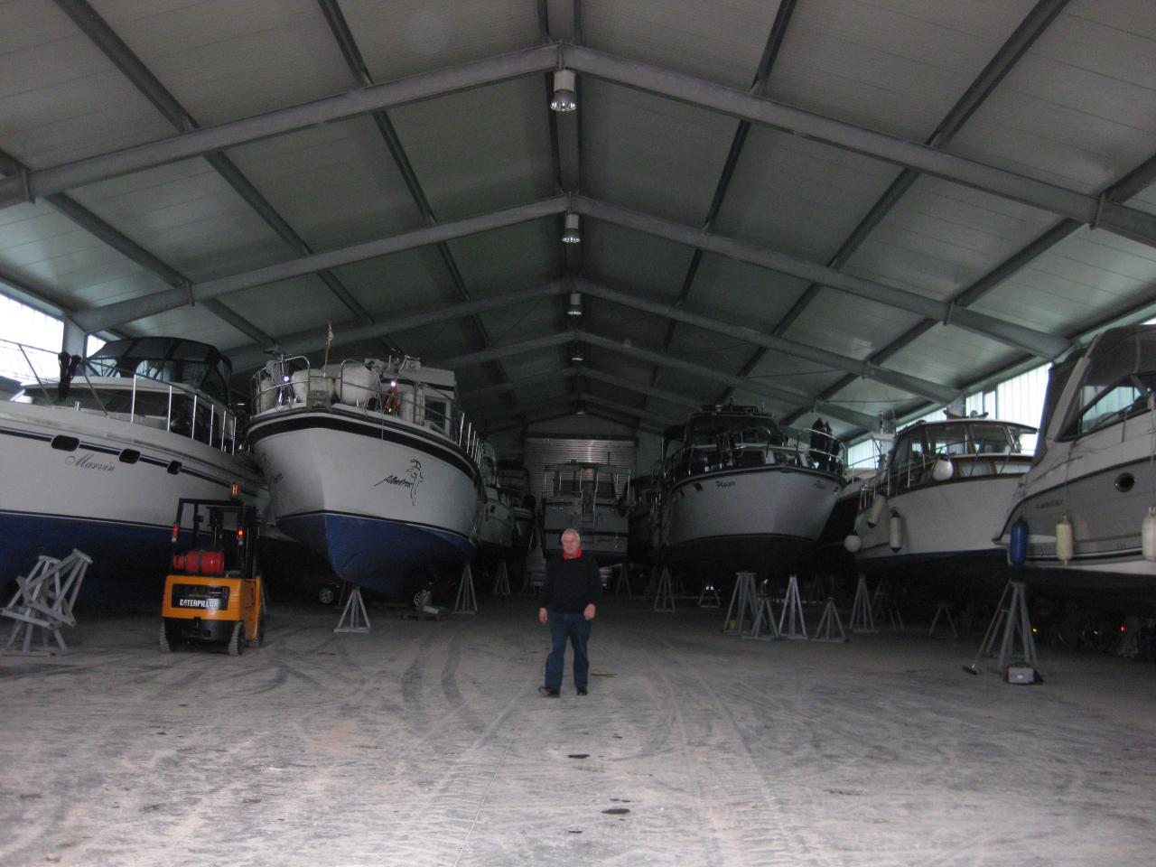 Le hangar encore 1/2 vide