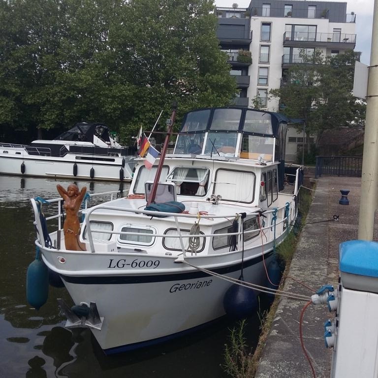 A NANCY- QUAI D'ACCUEIL