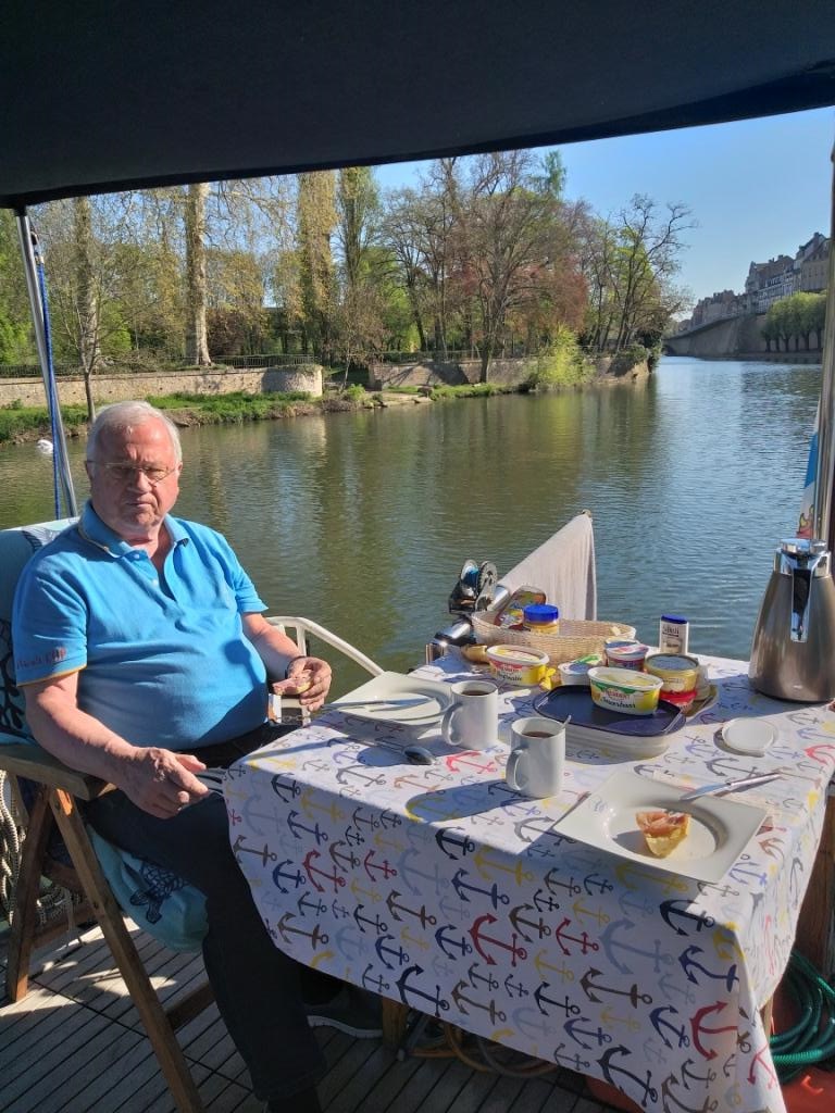 Petit déjeuner sur l'eau