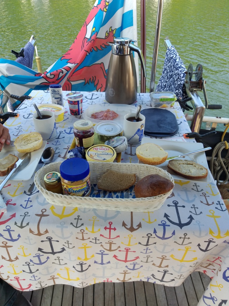 PETIT DéJEUNER DES MARINS