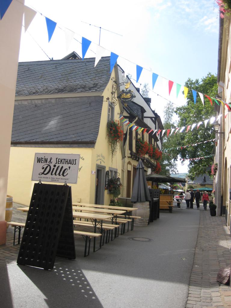 La rue avant l'arrivée de la foule
