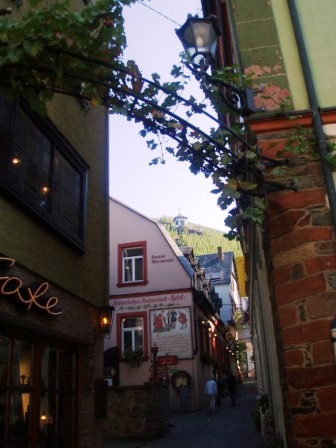 UNE RUE DE BERNKASTEL