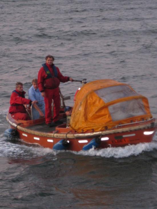 ARRIVÉE DU CANOT AVEC SES PASSAGERS