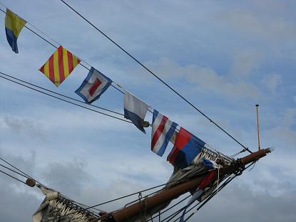 DRAPEAUX AU VENT
