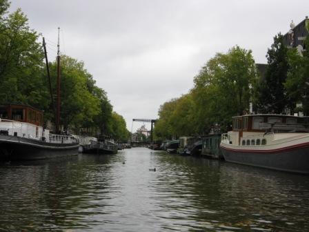 LA QUIÉTUDE D'UN CANAL