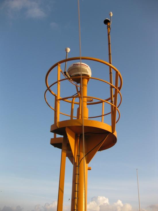 SES ANTENNES DE MAT