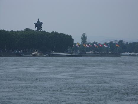 NOTRE VUE SUR LE RHIN