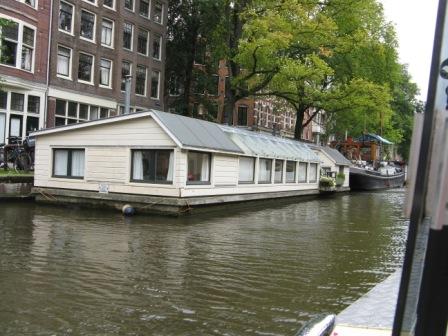 AUTRE HOUSE BOAT