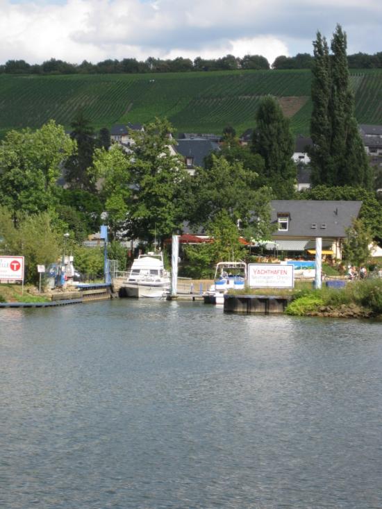 VUE DU BATEAU SUR LE PORT