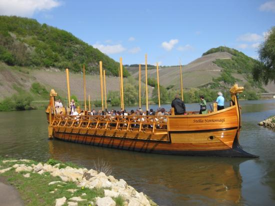 LARGONS LES AMARRES