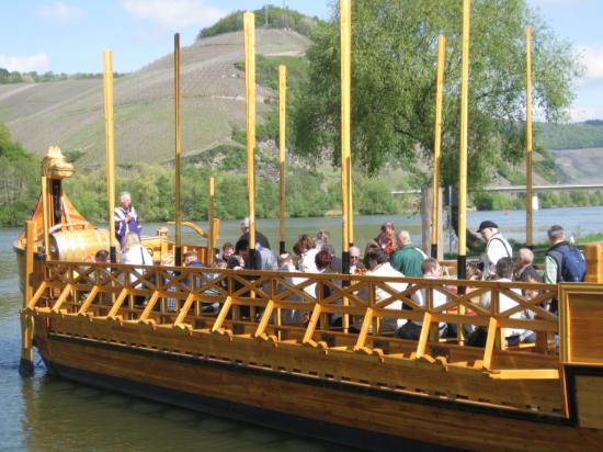 LES PASSAGERS S'INSTALLENT
