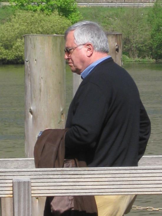 GEORG MONTE SUR LE BATEAU