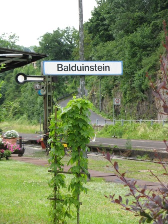 A LA GARE