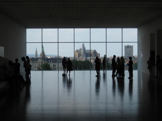 DANS LE CENTRE POMPIDOU
