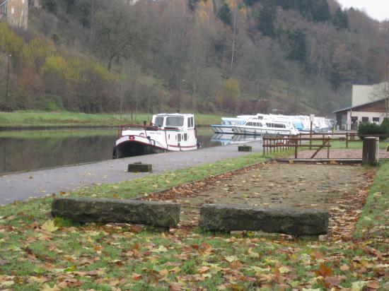 FONTENOY LE CHATEAU ET SON QUAI