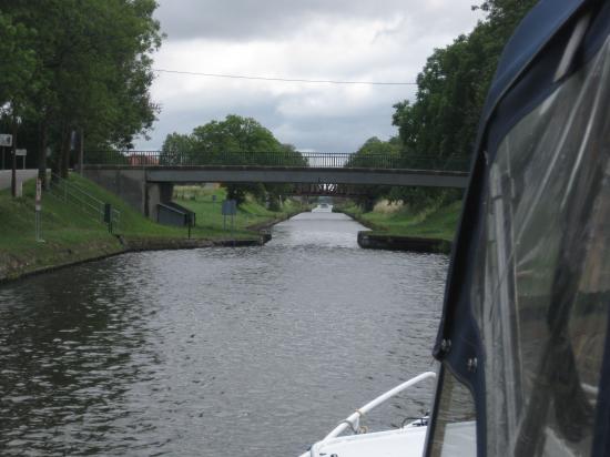 SUR LE CANAL