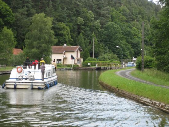 VERS LÜTZELBOURG
