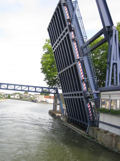 LE PONT LEVIS levé