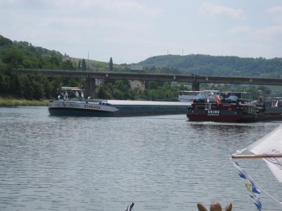 SUR LA MOSELLE