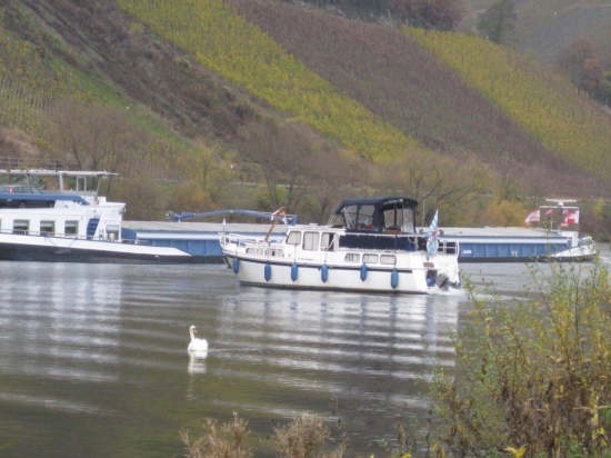 ON LAISSE PASSER LA PÉNICHE