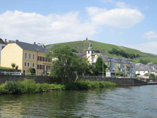 VUE SUR LE VILLAGE (L)