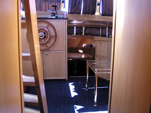 Cockpit salon vers cuisine
