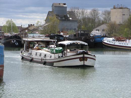 départ d'une péniche