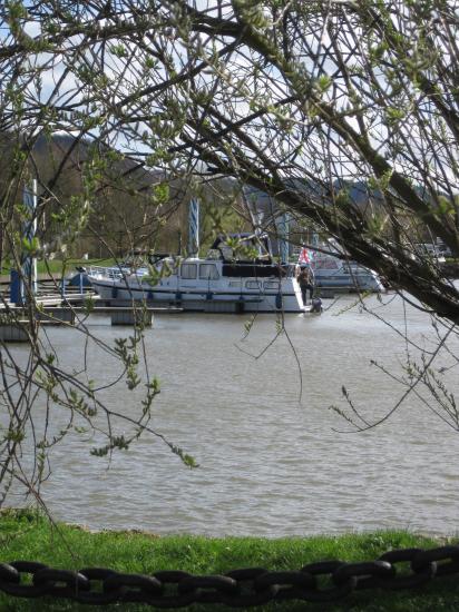 à son ponton à Neumagen-dhron