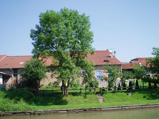 une maison à Lagarde