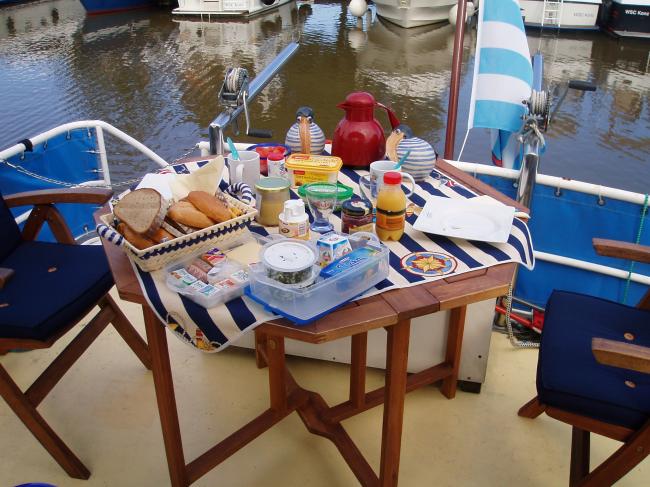 Petit-déjeuner sur le pont