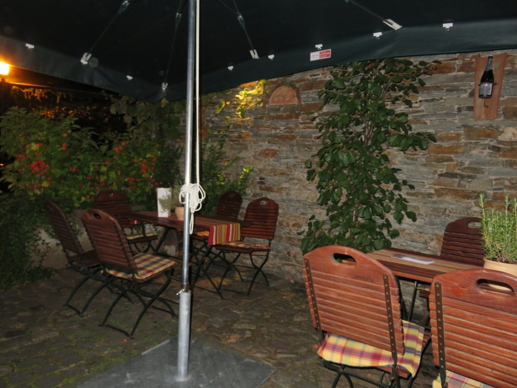 CHEZ CONSTANTIN