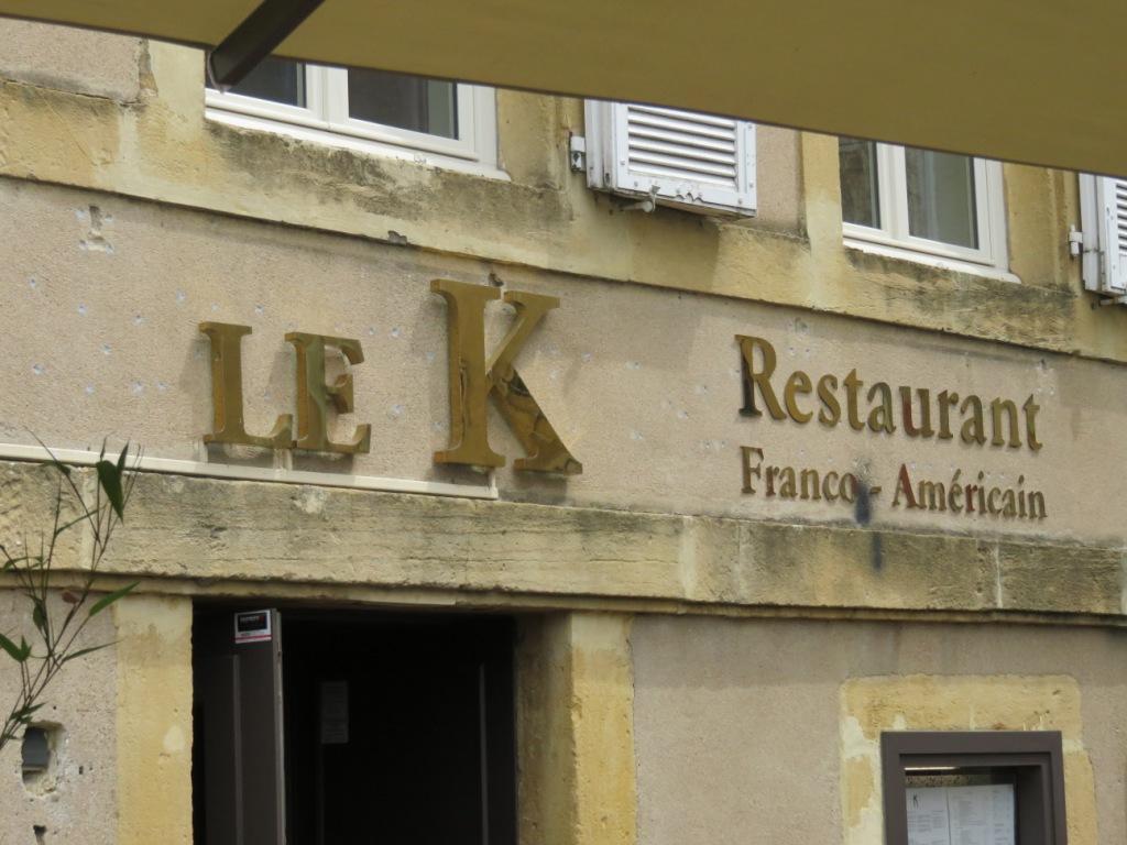 Nouveau restaurant.