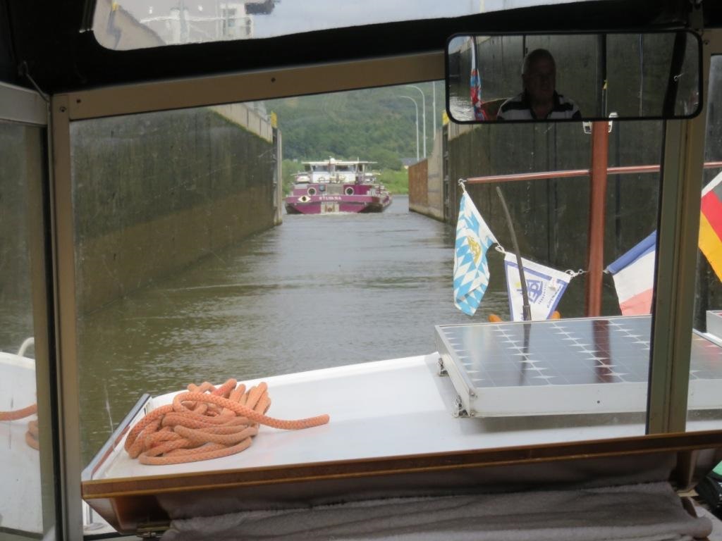 NOUS SUIVRONS LA PéNICHE