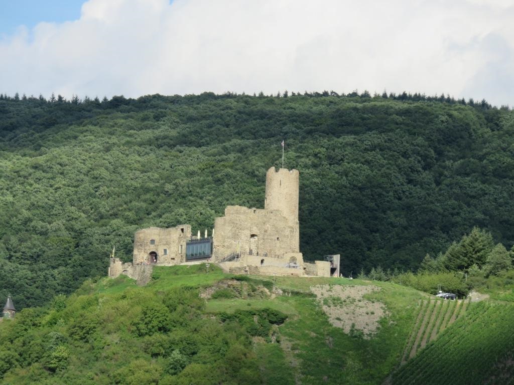 CHATEAU DE...