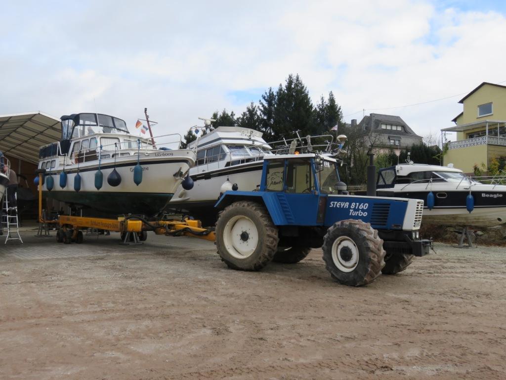 bateau entre 2 autres