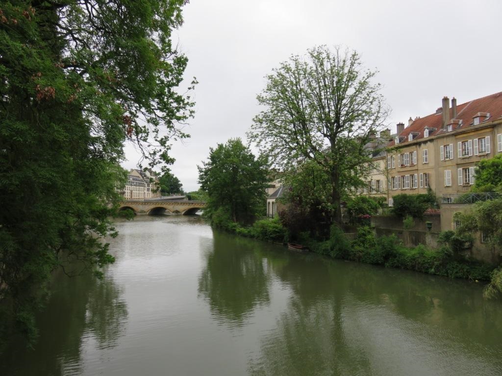 CANAL PRèS DE L'EGLISE EVANGéLISTE