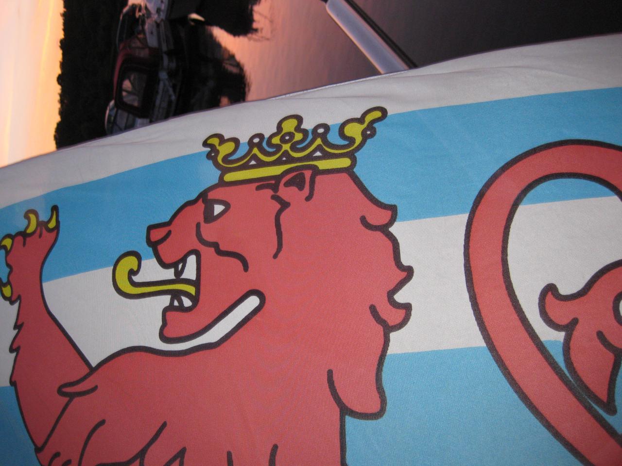 notre drapeau dans le vent