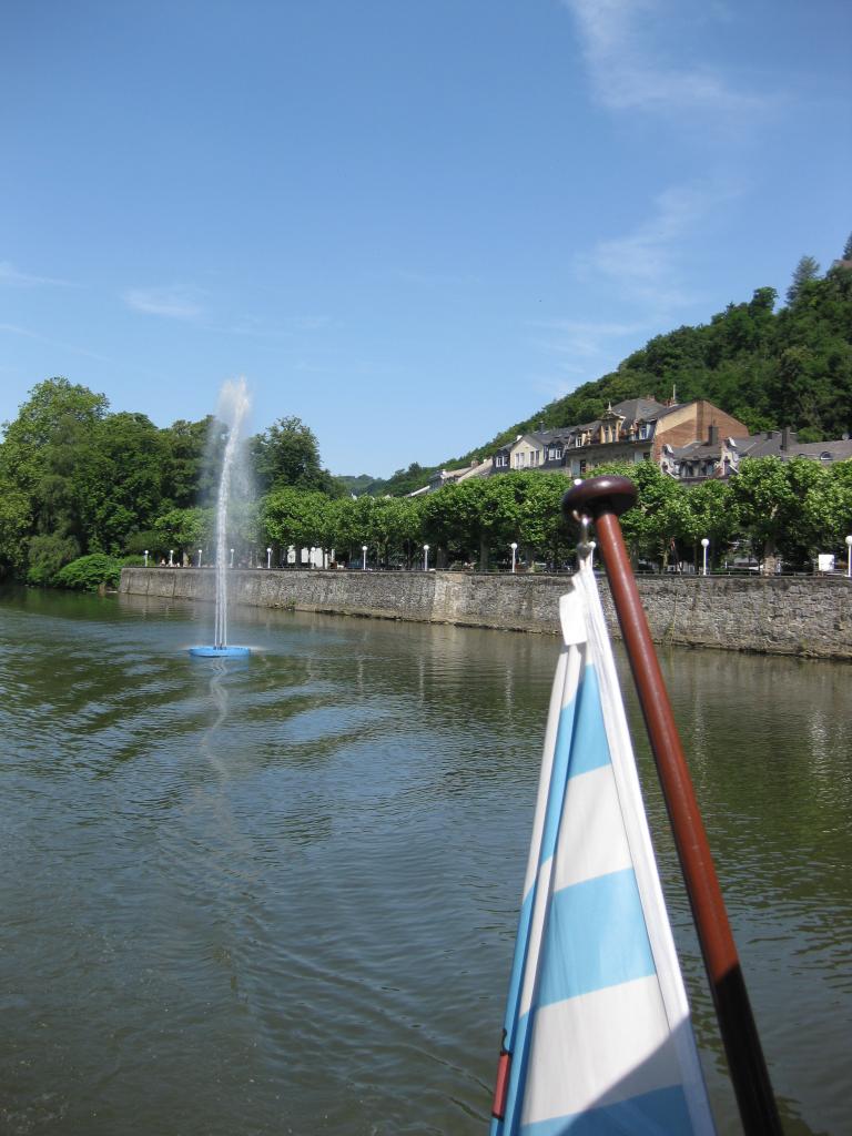 Nous traversons Bad-Ems et sa fontaine