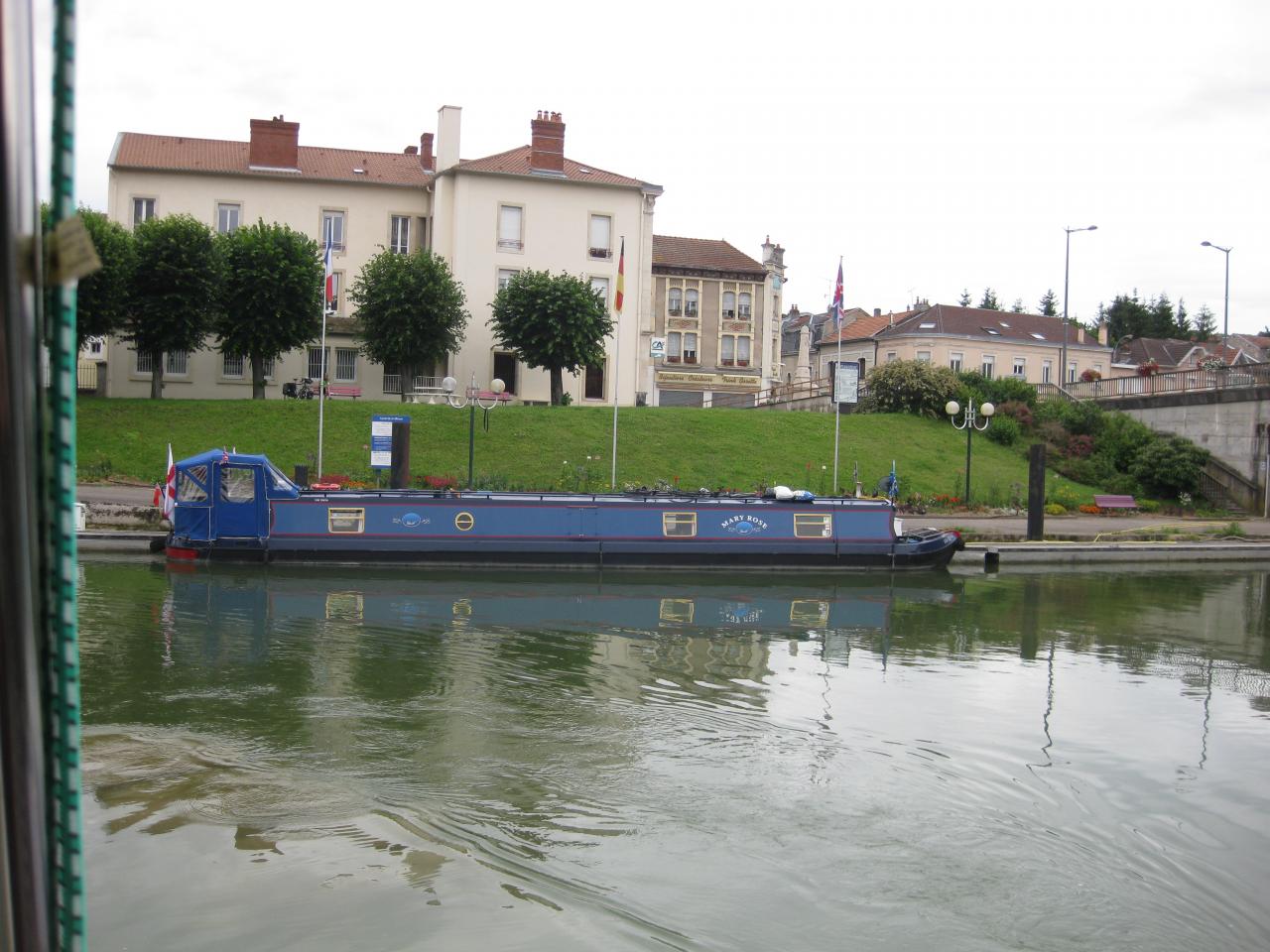 NEARROW BOAT A ST MIHIEL
