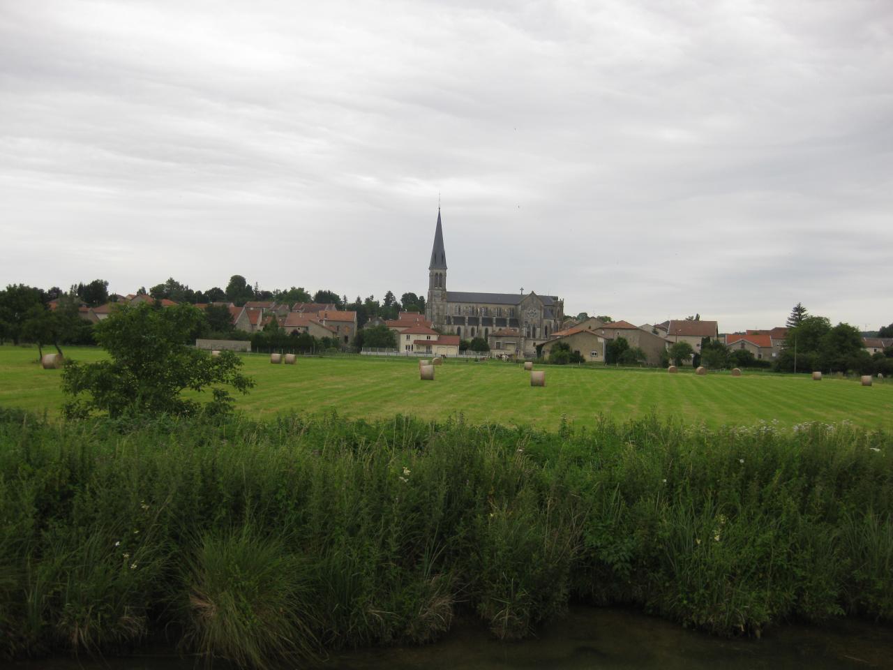 VILLAGE DE LACROIX S/MEUSE
