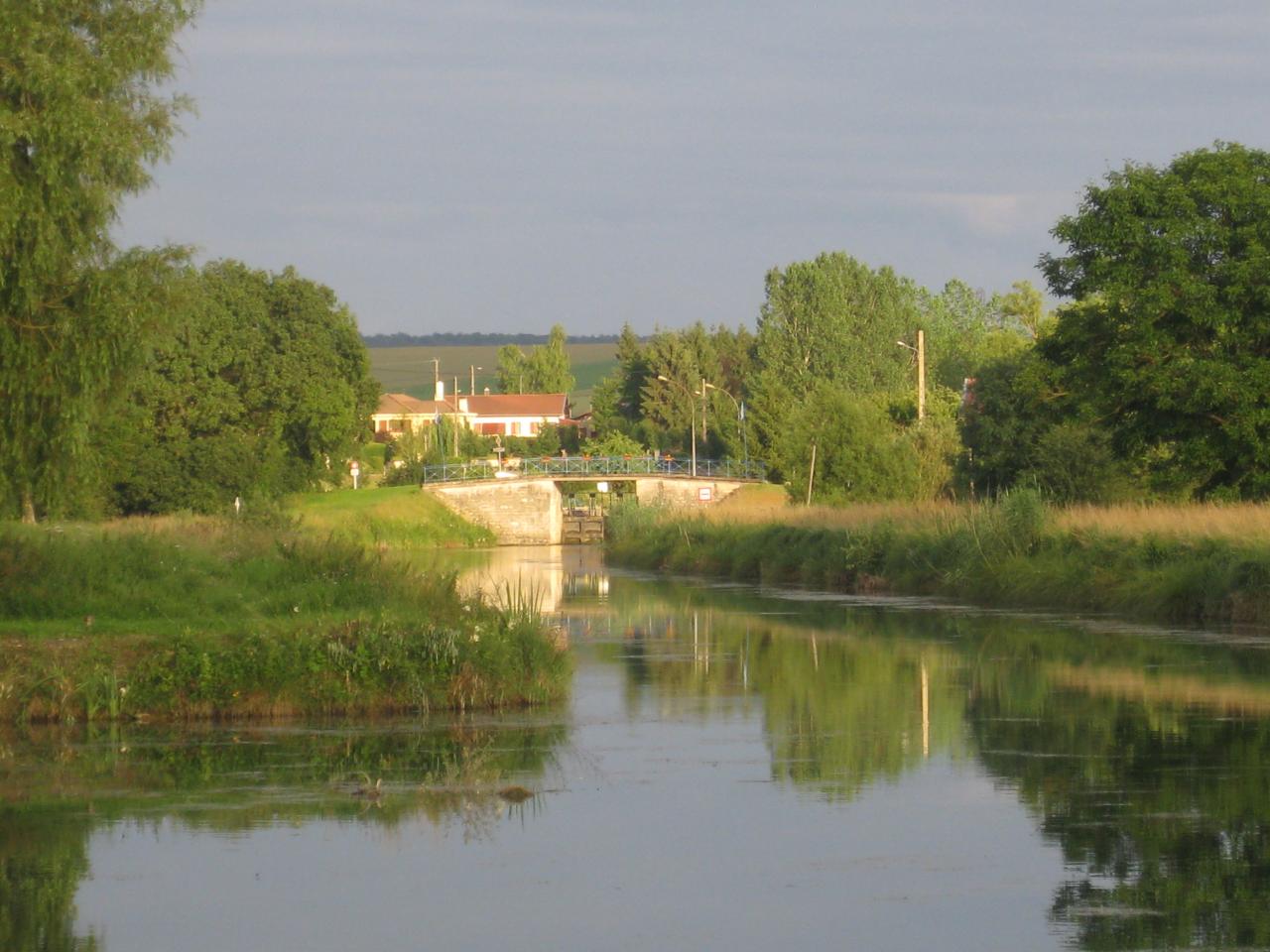 COUCHER DE SOLEIL SUR L'ÉCLUSE