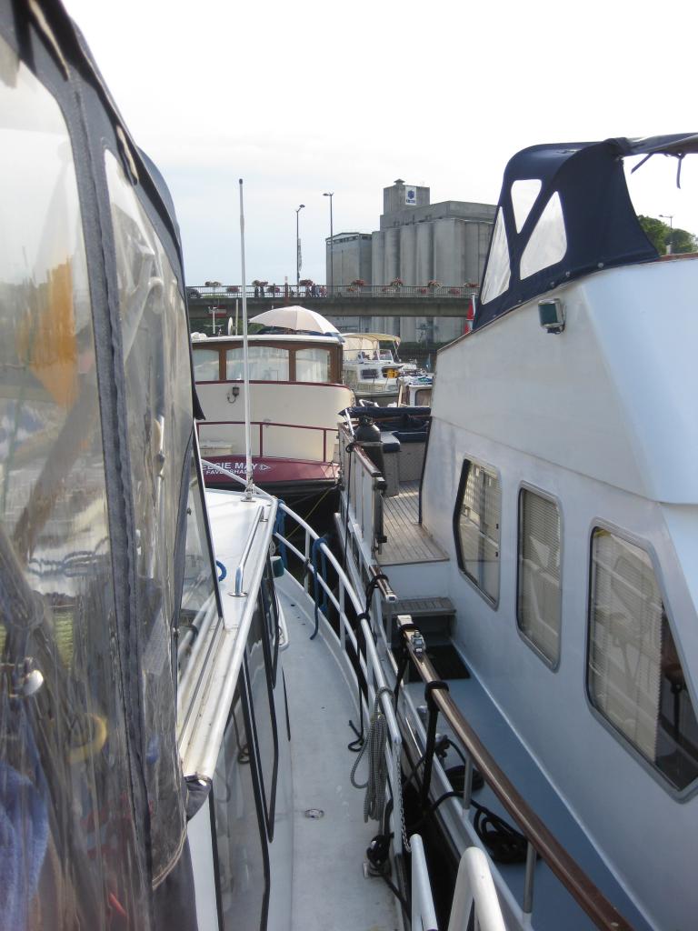 UN BATEAU S'EST MIS À COUPLE AVEC NOUS
