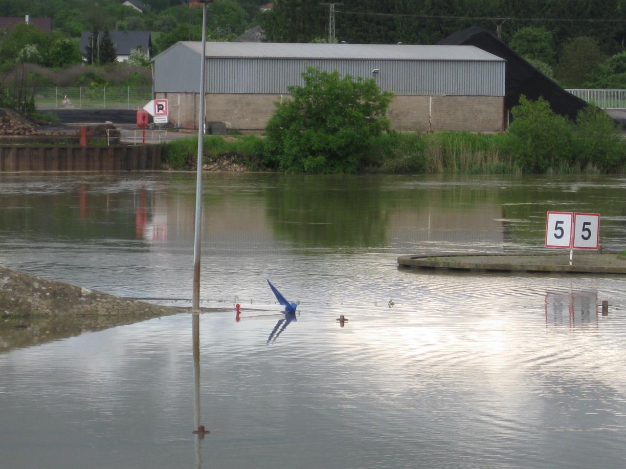 TOUT EST SOUS EAU
