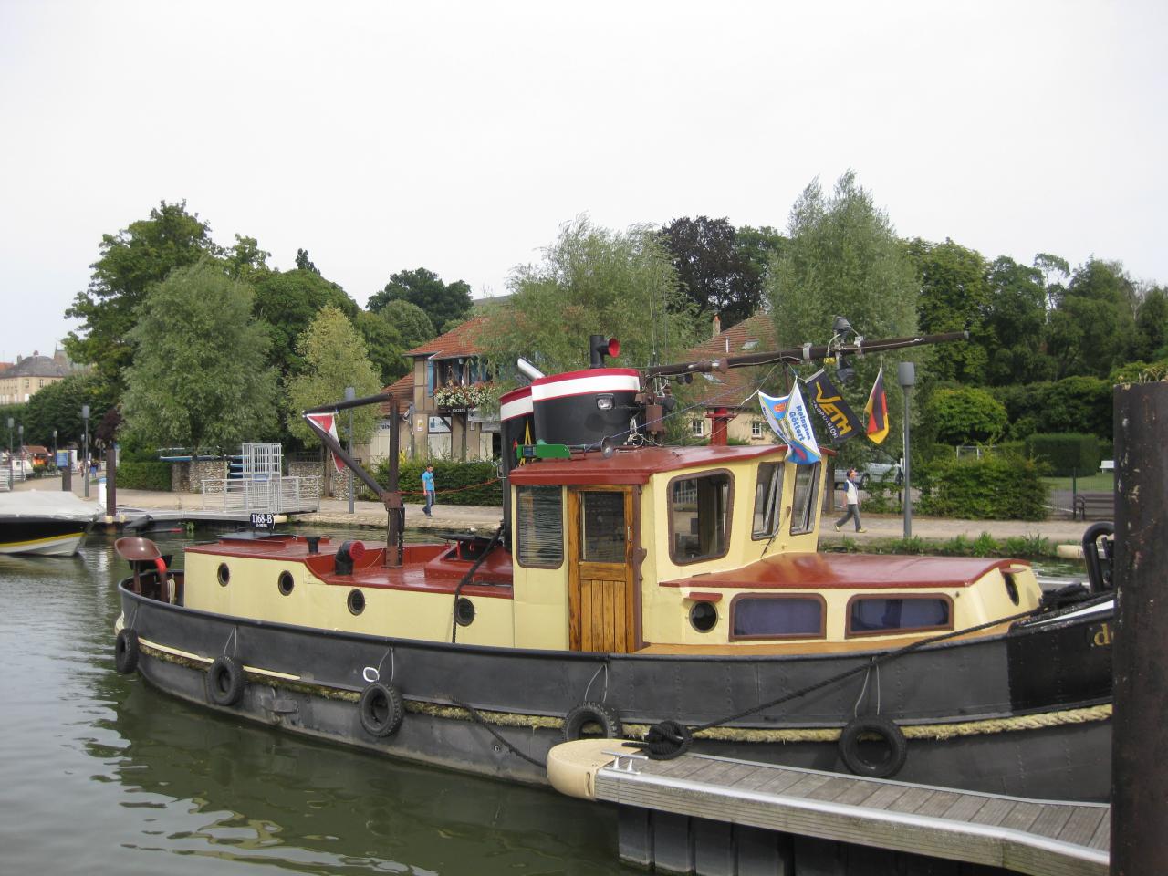 BATEAU INTÉRESSANT