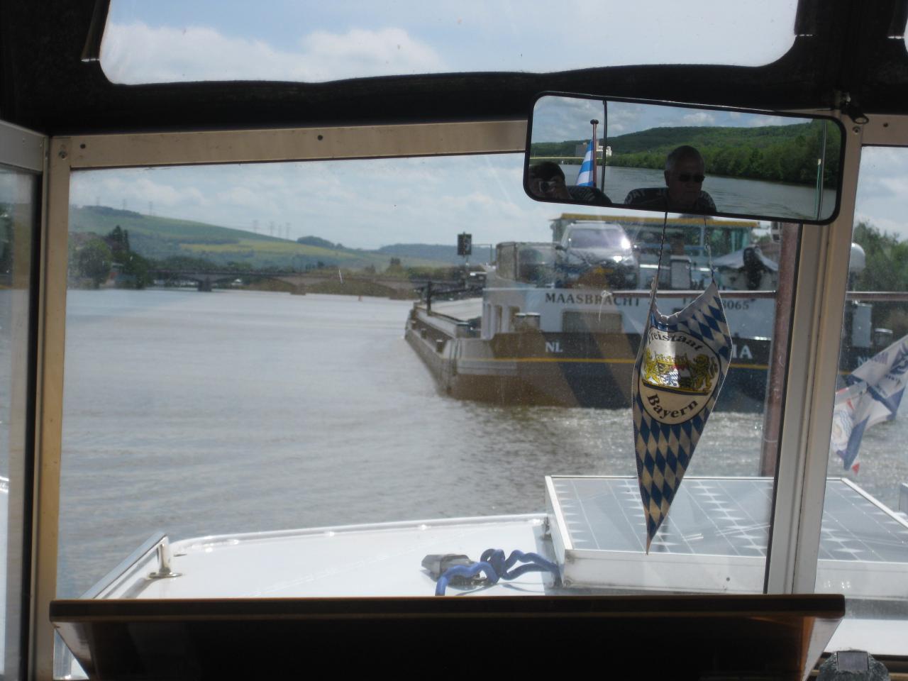 nous suivons une péniche