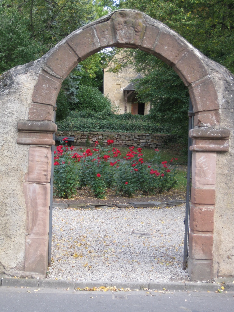 ENTRÉE DE LA CHAPELLE- N.-DHRON