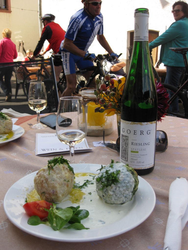 BOULETTES ET VIN BLANC