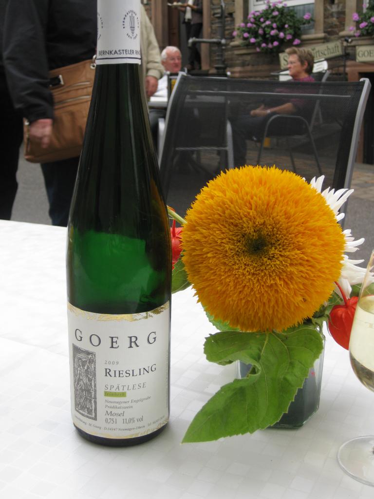 TABLE CHEZ GOERG